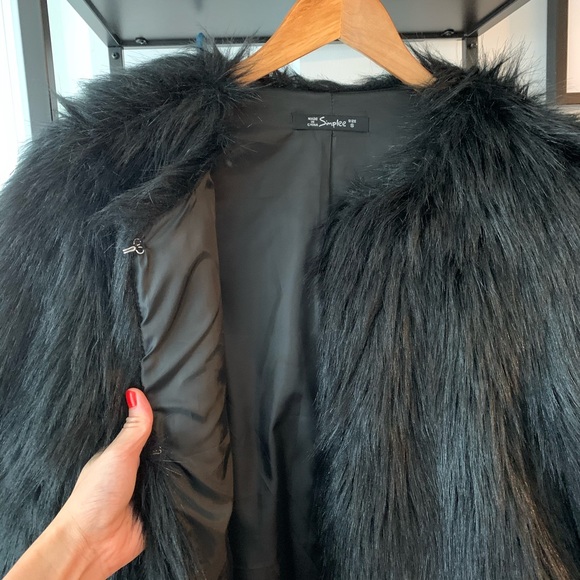 Simplee Faux Fur Jacket - Picture 2 of 3